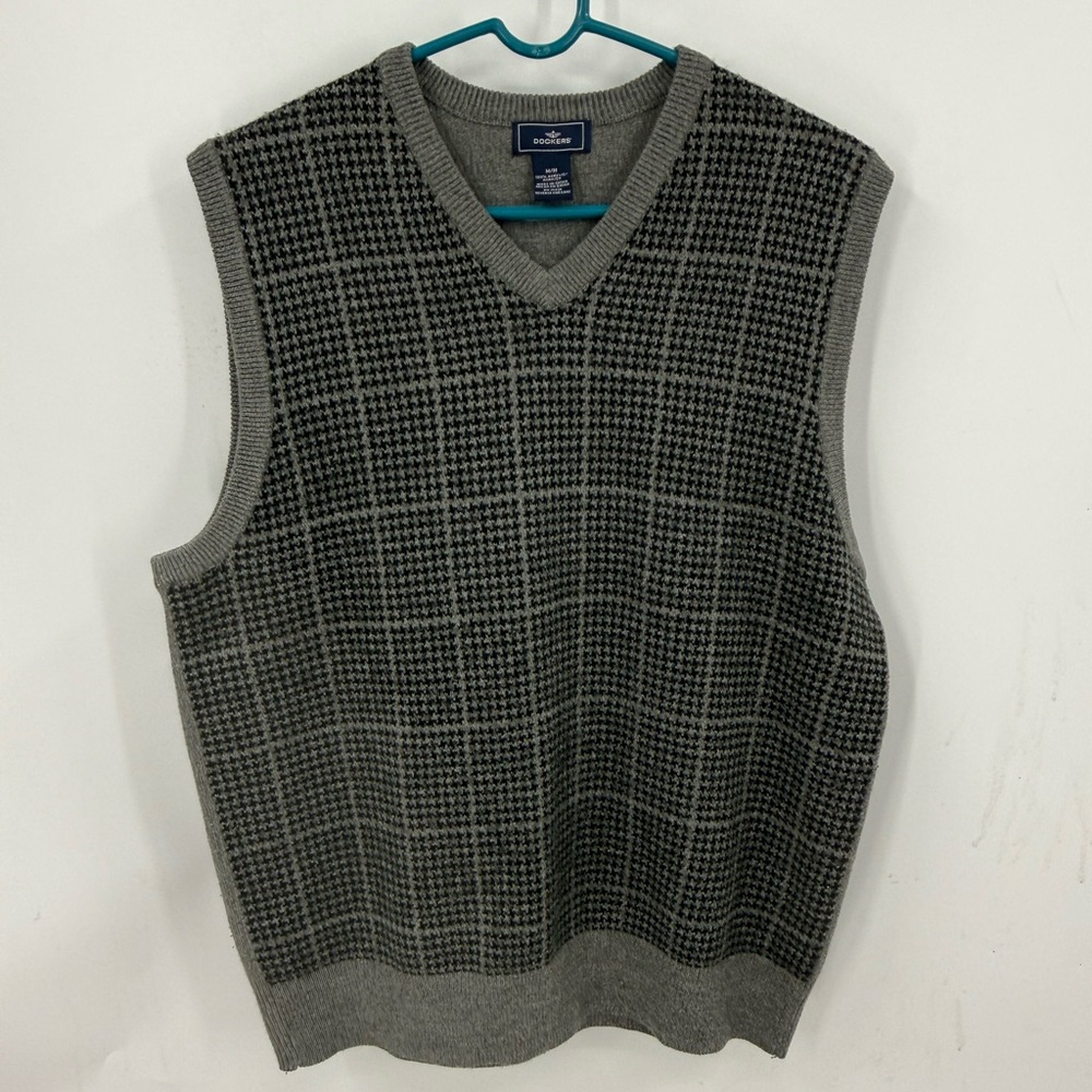 Dockers Knit Sweater Vest in a heather gray/black houndstooth design M unisex